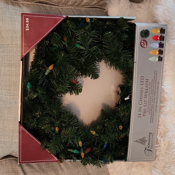 24" Chimes Led Pre-Lit Wreath - Picture 1 of 5